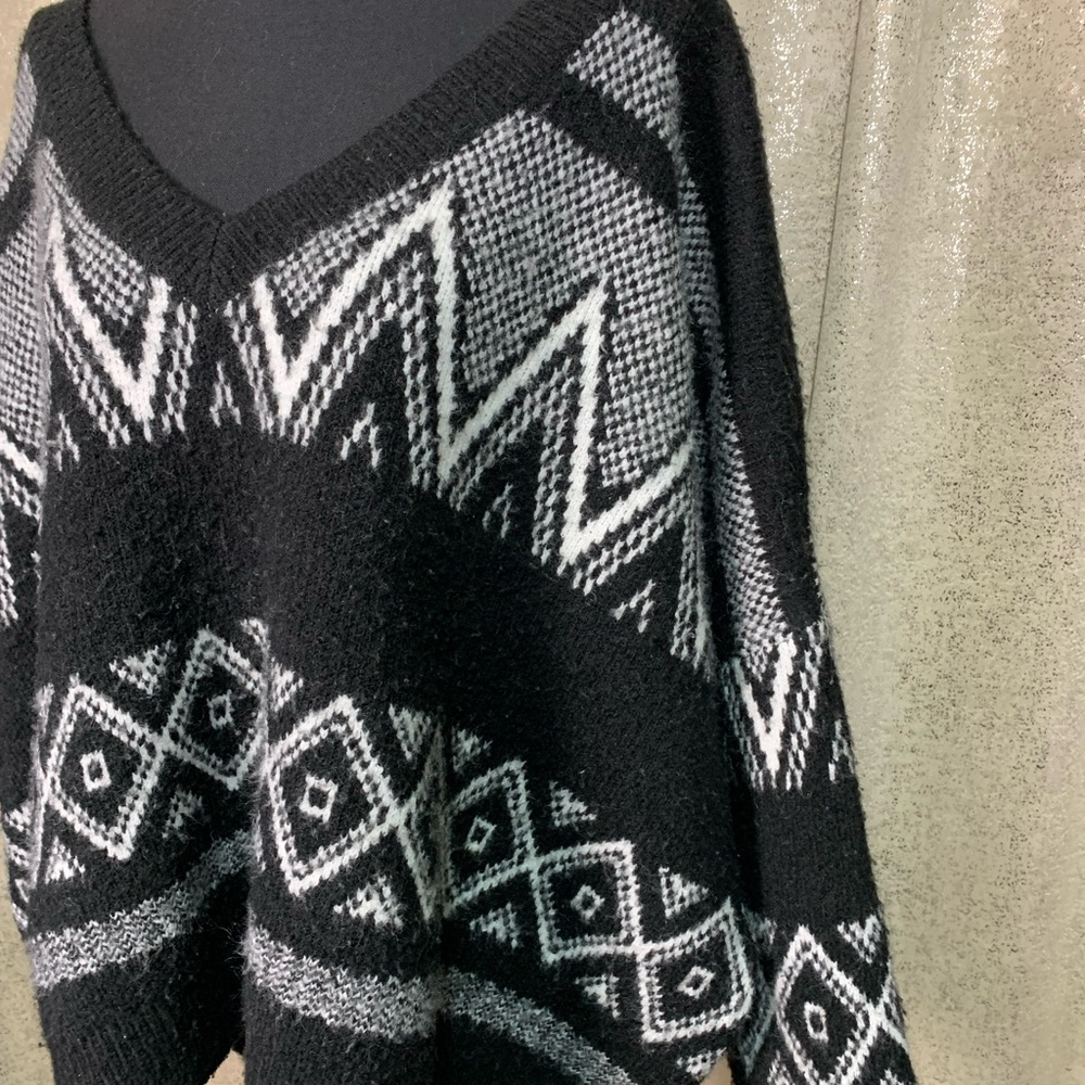 POL Black and White Tribal Wide Sleeve Sweater - Picture 3 of 5